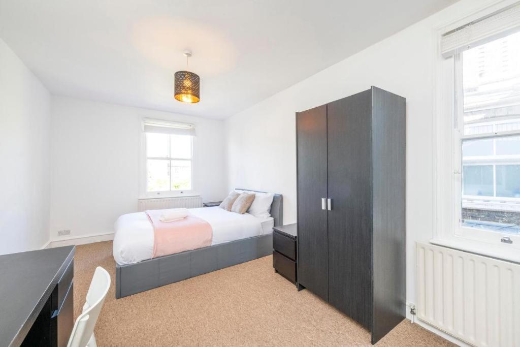 Luxury 4 Bedroom Flat With Stunning Shard View From Terrace In Central London! Next To Station, Sleeps 9 Стая снимка